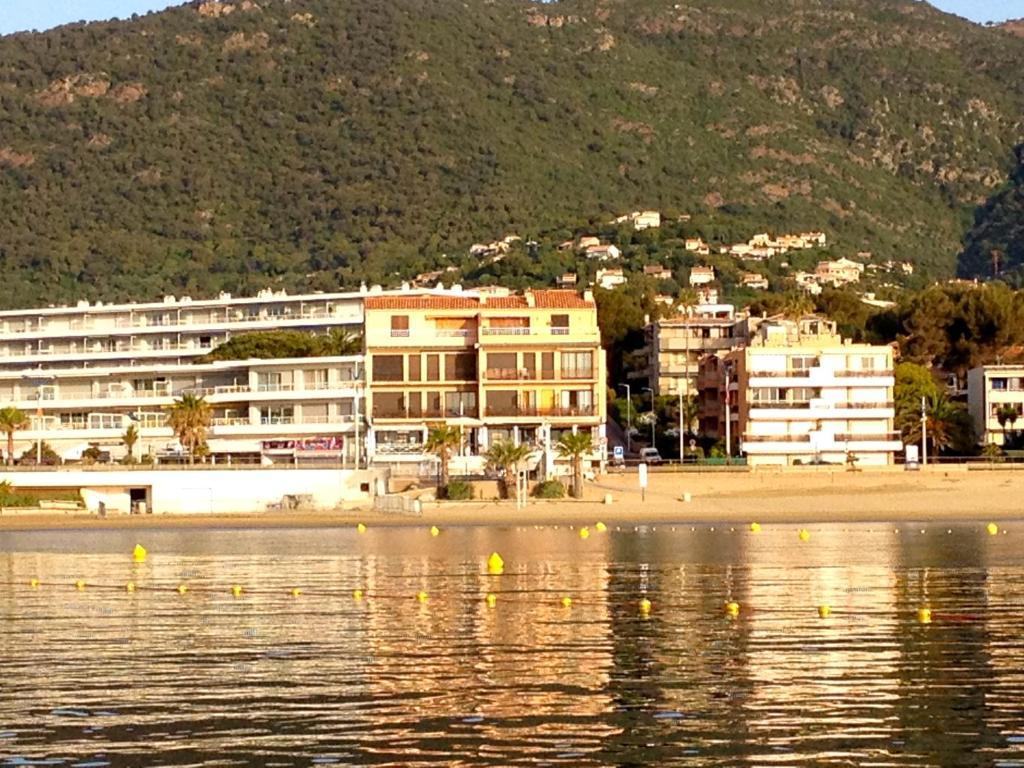 Hôtel Les Alizés Cavalaire-sur-Mer Kültér fotó