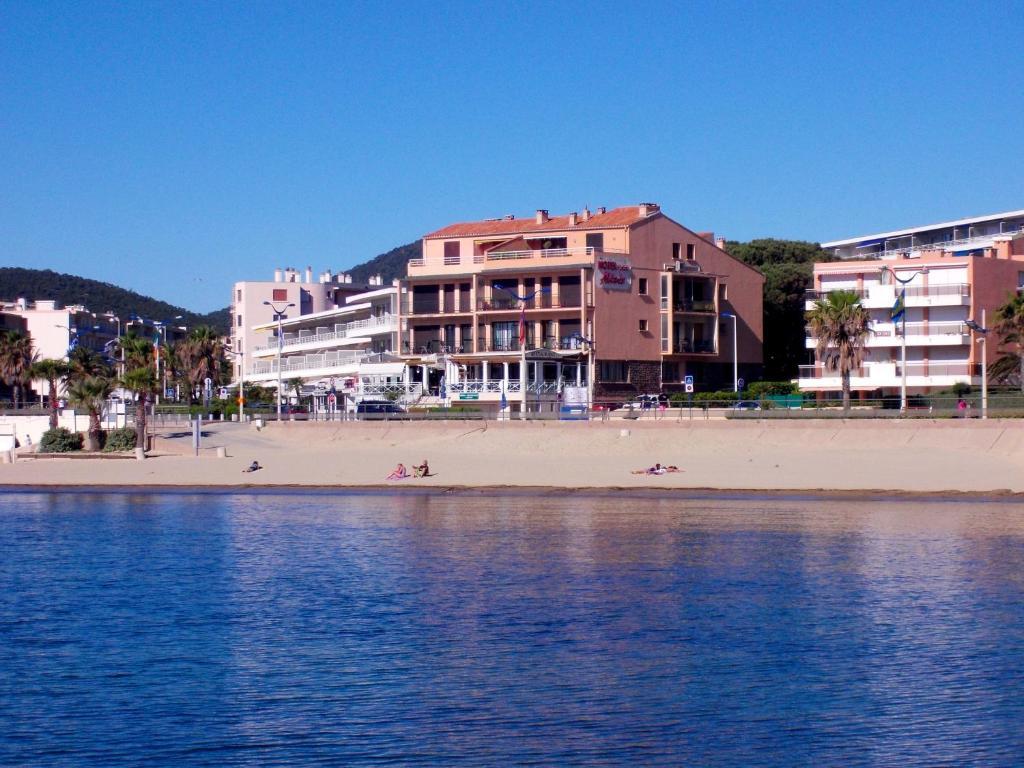 Hôtel Les Alizés Cavalaire-sur-Mer Kültér fotó