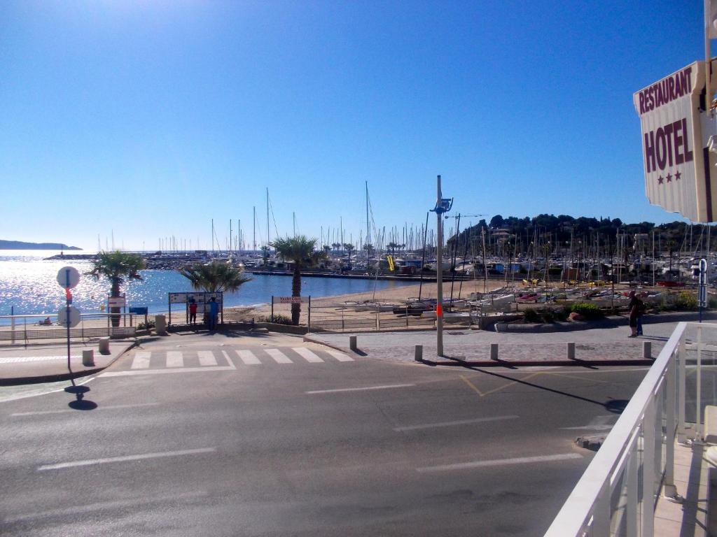 Hôtel Les Alizés Cavalaire-sur-Mer Kültér fotó